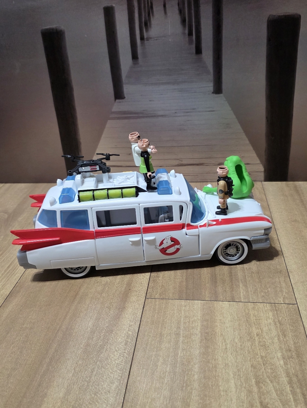 Ghostbusters Movie Ecto 1 Playset with Accessories Movie Toy 2020 - Picture 12 of 14